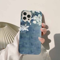 Mavi Arka Planlı Beyaz Çiçekler Yağlı Boya Tasarımı Krem Renkli Silikon Telefon Kılıfı
