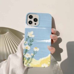 Mavi Gökyüzü Ve Bulutlar Beyaz Papatyalar Sarı Dağlar Krem Renkli Silikon Telefon Kılıfı