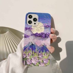 Mor Bulutlar Çiçekler Ve Dağlar Ay Manzaralı Krem Renkli Silikon Telefon Kılıfı