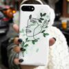 Yeşil Yapraklı Kız Silüeti Baskılı Silikon Telefon Kılıfı