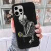 Muzik Dinleyen İskelet Tasarımlı Silikon Telefon Kılıfı